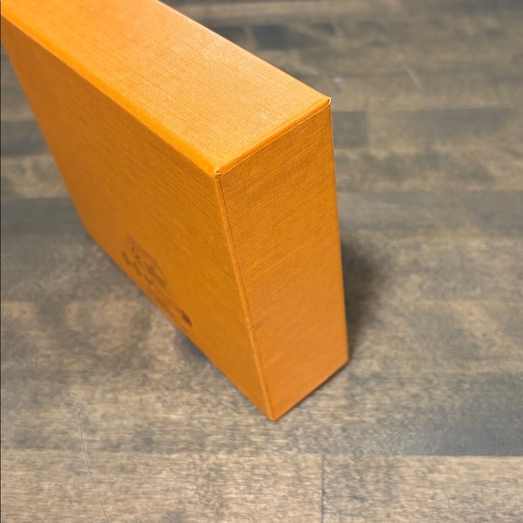 Louis Vuitton Box & Ribbon - Picture 8 of 11